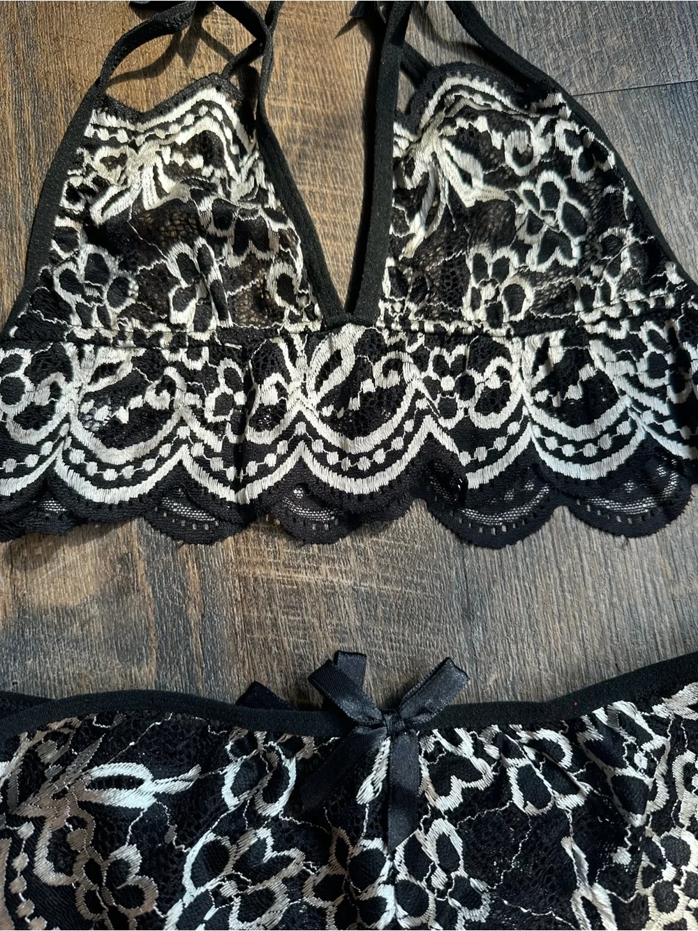 N/A delicate black